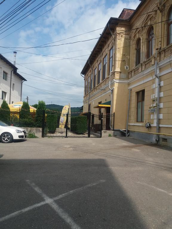 ホテル Casa Ariana Curtea de Argeş エクステリア 写真