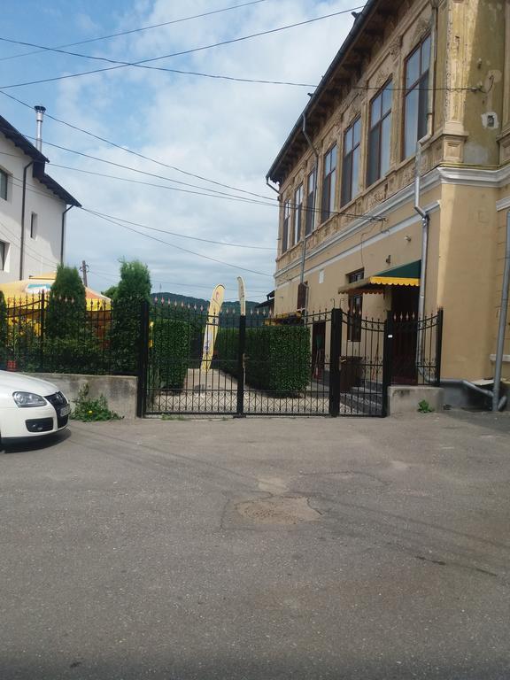 ホテル Casa Ariana Curtea de Argeş エクステリア 写真