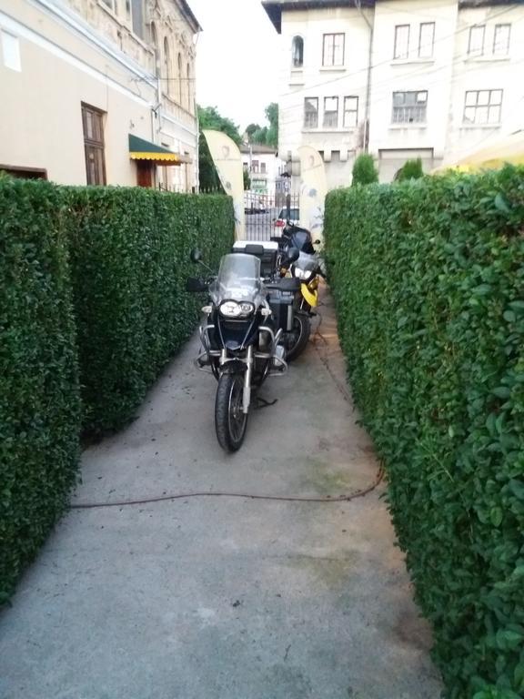 ホテル Casa Ariana Curtea de Argeş エクステリア 写真